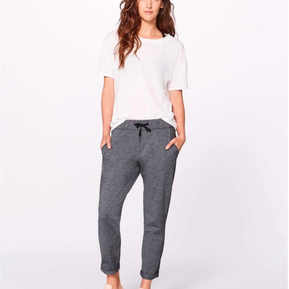 Lululemon On The Fly pant heathered gray/black size: 2 - Picture 11 of 12